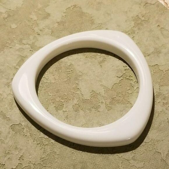 Retro 80s Lucite Triangle White Bangle Bracelet - Picture 1 of 6